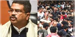 Read more about - Dharmendra Pradhan | ইস্তফা দিলেন কেন্দ্রীয় শিক্ষামন্ত্রী ধর্মেন্দ্র প্রধান! ' দেশের যুবশক্তিই আসল শক্তি' , লিখলেন প্রাক্তন শিক্ষামন্ত্রী!