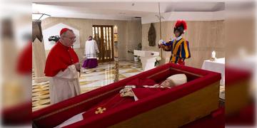 Read more about - Pope Francis | শনিবারই অনুষ্ঠিত হবে প্রয়াত পোপ ফ্র্যান্সিসের শেষকৃত্য! উপস্থিত থাকবেন  চার্চের সর্বোচ্চ ধর্মীয় ব্যক্তিরা!