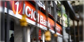 Read more about - ICICI Bank | সেভিংস অ্যাকাউন্টে রাখতে হবে ৫০ হাজার টাকা! বিপাকে ICICI ব্যাঙ্কের গ্রাহকরা!