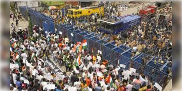 Read more about - Nabanna Abhijan | নবান্ন অভিযান নিয়ে দায়ের ৫টি FIR! রয়েছে পুলিশকে মারধরের মত অভিযোগ!