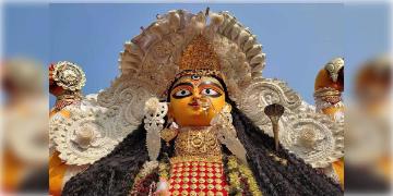 Read more about - Jagadhatri Puja 2023 | জগদ্ধাত্রী পূজার নবমীতে ভক্তদের ভিড় চন্দননগর-কৃষ্ণনগরে! দেখুন বিখ্যাত পুজোর ঝলক! জানুন কেন দেবীর পদতলে থাকে হস্তিমুন্ড?