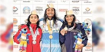 Read more about - National Games |  ২০০ মিটারের পর ১০০ মিটার ব্যাক স্ট্রোকেও সোনা জয় সৌবৃতির! ৫০ মিটারে সোনা পেলেই হ্যাটট্রিক