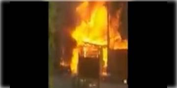 Read more about - শহরে ফের অগ্নিকান্ড! তপসিয়ার একটি জুতো কারখানায় আগুন লাগে, ঘটনাস্থলে হাজির দমকলের ১০টি ইঞ্জিন