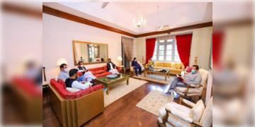 Read more about - করোনা আক্রান্ত হওয়া সত্ত্বেও একঘর লোক নিয়ে বৈঠক করলেন পাক প্রধানমন্ত্রী ইমরান খান, বিতর্ক তুঙ্গে