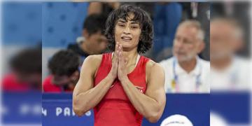 Read more about - Vinesh Phogat | এশিয়ান গেমসে ফিরতে বাঁধা, হাই কোর্টের রায়কে চ্যালেঞ্জ করে ভিনেশের বিরুদ্ধে সুপ্রিম কোর্টে কুস্তি ফেডারেশন!