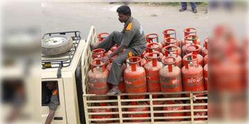 Read more about - LPG | রান্নার গ্যাসের আধার যাচাইয়ের শেষ দিন ৩১ মার্চ! ১লা এপ্রিল থেকে LPG সিলিন্ডারে মিলবে ৩০০ টাকা ছাড়!