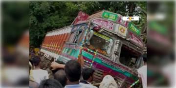 Read more about - ফের ভয়াবহ পথ দুর্ঘটনা, পাঁশকুড়া থানা এলাকায় লরির ধাক্কায় মৃত এক,  গুরুতর আহত আরও কয়েকজন