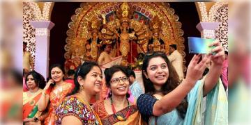 Read more about - West Bengal Weather Report | ভেস্তে যেতে পারে পুজোর প্ল্যান! পুজোর মাঝেই পশ্চিমবঙ্গের আবহাওয়ায় বদল! দশমী পর্যন্ত কেমন থাকবে আবহাওয়া?