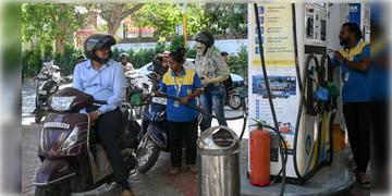 Read more about - Petrol-Diesel |  জ্বালানির জ্বালা, ফের দাম বাড়ল পেট্রোল-ডিজ়েলের! কোন শহরে কত?