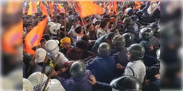 Read more about - Bangladesh Deputy Commission | বাংলাদেশে দীপু দাস খুনের প্রতিবাদে উত্তপ্ত বেকবাগান, হিন্দু জাগরণের মিছিলে ঝরলো রক্ত!