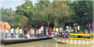 Read more about - Bangladesh | প্রতিমা বিসর্জন দিতে গিয়ে ঝিনাই নদীতে দুই নৌকার সংঘর্ষে মৃত্যু ১২ বছরের এক কিশোরের