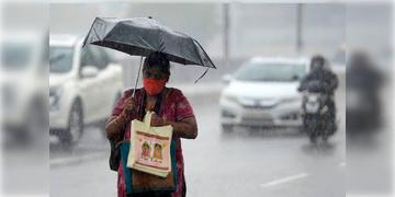 Read more about - Weather Update | জেলায় জেলায় বজ্রবিদ্যুৎ সহ ঝড়-বৃষ্টির আশঙ্কা, আজ কেমন থাকবে কলকাতার আবহাওয়া?