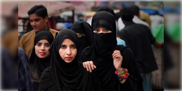 Read more about - Women Alimony । বিবাহবিচ্ছিন্না মুসলিম মহিলারাও চাইতে পারেন খোরপোশ! ঐতিহাসিক রায় সুপ্রিম কোর্টের!