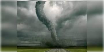 Read more about - আজ দুপুর ১২টার মধ্যে রয়েছে টর্নেডোর আশঙ্কা, বাড়ির বাইরে না বেরোনোর পরামর্শ মুখ্যমন্ত্রীর