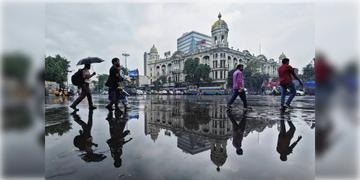 Read more about - Weather Update | ফের সক্রিয় বর্ষা, রাজ্যের একাধিক জেলায় ঝোড়ো হাওয়া-সহ বজ্রবিদ্যুৎ ও ভারী বৃষ্টির পূর্বাভাস!