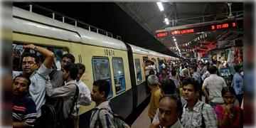 Read more about - Sealdah to Bongaon division | দীর্ঘক্ষণ চলছে না ট্রেন! বনগাঁ লাইনে অবরোধ যাত্রীদের, বিক্ষোভ দত্তপুকুরে