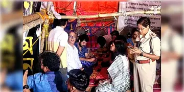 Read more about - RG Kar Protest | জুনিয়র ডাক্তারদের অনশন মঞ্চে মুখ্যসচিব ও স্বরাষ্ট্রসচিব ,অনশনকারী চিকিৎসকদের সঙ্গে কথা বলছেন তাঁরা