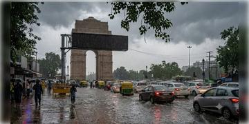 Read more about - Delhi Weather | ঘন কালো মেঘে ঢাকা দিল্লির আকাশ, Red Alert জারি রাজধানীতে!