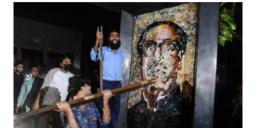 Read more about - Sheikh Mujibur | ফিরে এলো ৫ই অগাস্টের স্মৃতি। নতুন করে ভাঙা হল বঙ্গবন্ধুর মূর্তি! জায়গায় জায়গায় চলছে আওয়ামি লিগের কার্যালয় ভাঙচুর!