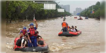 Read more about - Weather | ২৪ ঘন্টায় বঙ্গে বাড়বে বজ্রবিদ্যুৎ-সহ বৃষ্টি! বেজিংয়ে ১৪০ বছরের রেকর্ড বৃষ্টিতে ভয়াবহ পরিস্থিতি!