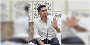 Read more about - Abhishek Banerjee | "অফিসকর্মীদের হেনস্থা...ভয় দেখিয়ে মিথ্যা বয়ান রেকর্ডের চেষ্টা"- পুলিশের বিরুদ্ধে একগুচ্ছ অভিযোগ অভিষেকের