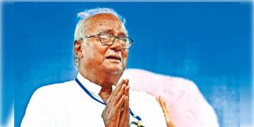 Read more about - Sougata Roy | তৃণমূল সাংসদ সৌগত রায়কে লক্ষ্য করে ছোড়া হল কাঁচা ডিম! শুনতে হলো 'চোর' স্লোগানও!