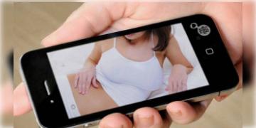 Read more about - কেন্দ্রীয় সরকারের অনুষ্ঠানে স্ক্রিনে ভেসে উঠল পর্ন ছবির দৃশ্য!