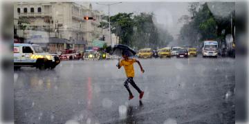 Read more about - Weather | আগামী ৪-৫ দিন রাজ্যে কমবে বৃষ্টিপাত! এখনই ভারী বৃষ্টির সম্ভাবনা নেই! থাকবে আদ্রতাজনিত অস্বস্তি!