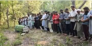 Read more about - পুলওয়ামায় জঙ্গিদের গুলিতে সপরিবারে ঝাঁঝরা স্পেশাল পুলিশ অফিসার