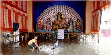 Read more about - Durga Puja Weather | মহালয়াতে বৃষ্টির পূর্বাভাস, পুজোর সপ্তাহেও স্বাভাবিকের থেকে বেশি বৃষ্টি হবে পশ্চিমবঙ্গের সব জেলাতে