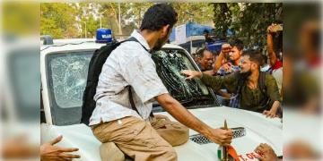 Read more about - Jadavpur University | যাদবপুর ক্যাম্পাসে অগ্নিসংযোগ এবং গোষ্ঠীসংঘর্ষের ঘটনায় ৫ এফআইআর, গ্রেপ্তার এক প্রাক্তন ছাত্রও