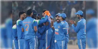 Read more about - IND vs SA | টেস্ট সিরিজে ভরসা রো-কো’তেই! প্রথম একাদশ থেকে কাকে কাকে ছাঁটছেন গম্ভীর?