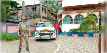 Read more about - ED Raid | সুপারি ব্যবসায়ীর বাড়িতে হানা ইডির, নবদ্বীপে মানি লন্ডারিং মামলায় চলছে তল্লাশি
