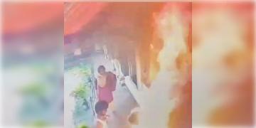 Read more about - Odisha | যৌন নির্যাতন করেছেন অধ্যাপক, অভিযোগ করে কলেজ ক্যাম্পাসেই গায়ে আগুন লাগলেন ছাত্রী!