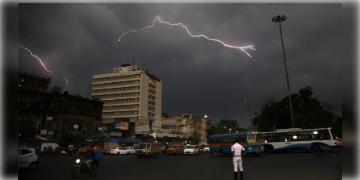 Read more about - Weather WB | ধেয়ে আসছে ঝড়! কলকাতা-সহ দক্ষিণের সব জেলাতেই জারি কমলা সতর্কতা! তাপমাত্রা কমবে ৩-৪ ডিগ্রি!