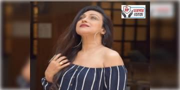 Read more about - করোনা যুদ্ধে সামিল অভিনেত্রী ঋতুপর্ণা সেনগুপ্ত, তাঁর উদ্যোগে টিকাকরণ সম্পূর্ণ হল