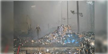 Read more about - Anandapur | ছাইয়ের স্তূপ থেকে বেরোচ্ছে হাড়গোড়, আনন্দপুরের গোডাউনে ছিল না অগ্নিনির্বাপণ ব্যবস্থা?