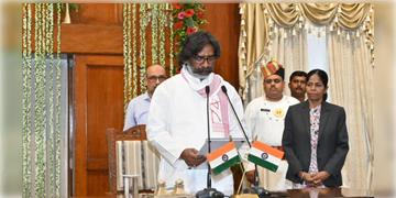 Read more about - Hemant Soren | ঝাড়খণ্ডের মুখ্যমন্ত্রী হিসাবে শপথ নেবেন জেএমএম নেতা হেমন্ত সোরেন