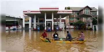 Read more about - Sri Lanka | ৩৩৪ জনের প্রাণ নিয়েছে ঘূর্ণিঝড় দিতওয়া, শ্রীলঙ্কাকে অপারেশন সাগরবন্ধুর মাধ্যমে সাহায্য ভারতের!