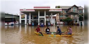 Read more about - Sri Lanka | ৩৩৪ জনের প্রাণ নিয়েছে ঘূর্ণিঝড় দিতওয়া, শ্রীলঙ্কাকে অপারেশন সাগরবন্ধুর মাধ্যমে সাহায্য ভারতের!
