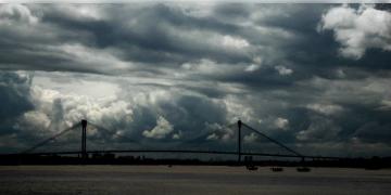 Read more about - Weather | উত্তরবঙ্গে এবার 'লাল সতর্কতা'! কলকাতা-সহ দক্ষিণবঙ্গে কমবে বৃষ্টি, বাড়বে আদ্রতাজনিত অস্বস্তি!