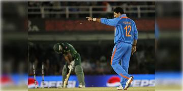 Read more about - Yuvraj Singh Jersey । যুবরাজ সিং-এর আইকনিক ১২ নম্বর জার্সি পাচ্ছেন প্রথমবার সিনিয়র দলে ডাক পাওয়া তরুণ ক্রিকেটার!