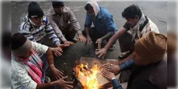 Read more about - জাঁকিয়ে শীত! কনকনে ঠান্ডায় কাঁপছে বাংলা। 