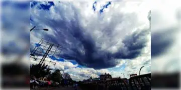 Read more about - বৃষ্টির পূ্র্বাভাস মিলল, কয়েক ঘন্টার মধ্যেই মেঘাচ্ছন্ন হতে পারে তিলোত্তমার আকাশ