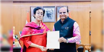 Read more about - Atishi Marlena | মুখ্যমন্ত্রী পদে বসার মাত্র ৬ মাসের মধ্যেই ইস্তফা আতিশী! প্রধানমন্ত্রী ফিরলেই নতুন মুখ্যমন্ত্রী পাবে দিল্লি