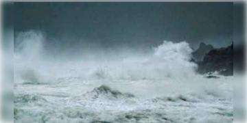 Read more about - ২৪১ কিলোমিটার বেগে বছরের সবথেকে শক্তিশালী ঝড় ধেয়ে আসছে, কোনদিকে অভিমুখ