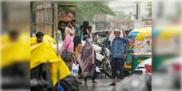 Read more about - Weather Update | বেলা বাড়লেই বাড়বে বৃষ্টি, একনজরে কলকাতার আজকের আবহাওয়া আপডেট