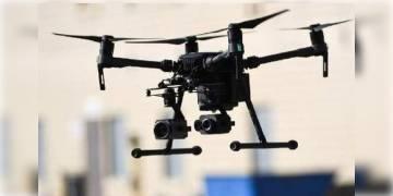 Read more about - উড়ন্ত ড্রোনে ৫ কেজি বিস্ফোরক! গুলি করে ড্রোন নামিয়ে বিস্ফোরক উদ্ধার করে কাশ্মীর পুলিশ