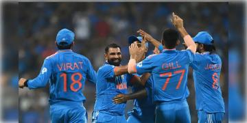 Read more about - ODI Cricket World Cup 2023 | ৩০২ রানের ব্যবধানে 'নির্দয়ভাবে' শ্রীলঙ্কাকে হারিয়ে সেমিফাইনালে ভারত! ৫ উইকেট নিয়ে ইতিহাস লিখলেন শামি!