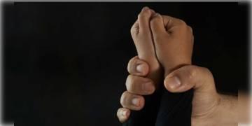 Read more about - চকোলেটের লোভ দেখিয়ে ডেকে নিয়ে যৌন হেনস্থার অভিযোগ উঠল চেন্নাইয়ের ৬৮  বছরের বৃদ্ধর বিরুদ্ধে